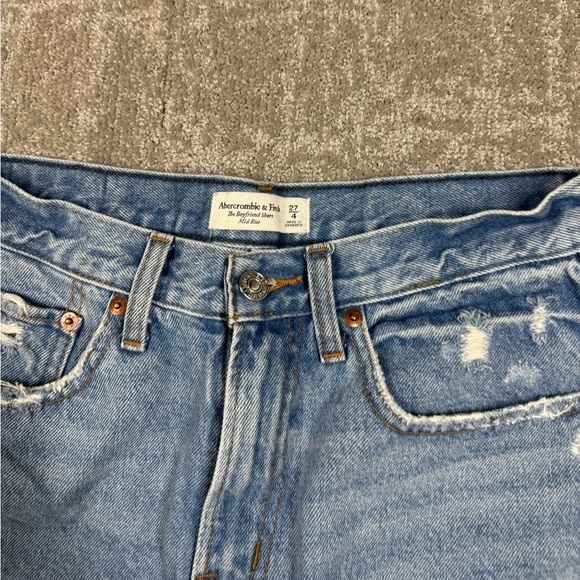 Abercrombie and Fitch The Boyfriend Short Mid Rise Distressed Denim Short 27/4 - Picture 2 of 7